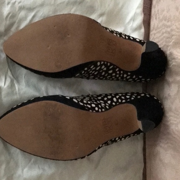 Worn once. Excellent condition. Pet free Home. - Picture 3 of 8